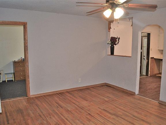2nd image of 936 E 9th Ave