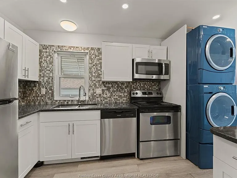 972 Wellington Ave #MAIN — Photo 13