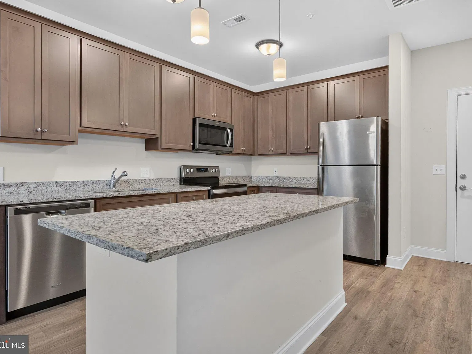 2 bed, 2.0 bath, $2,500 — Photo 4