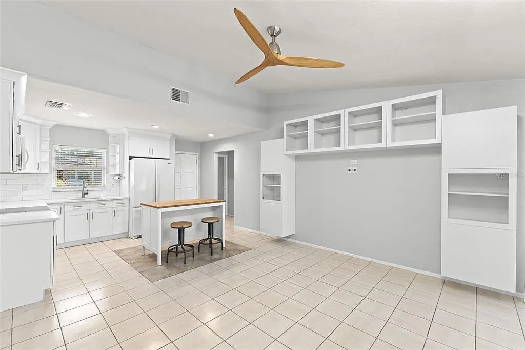 2 bed, 1.0 bath, 804 sqft, $1,800 — Photo 4