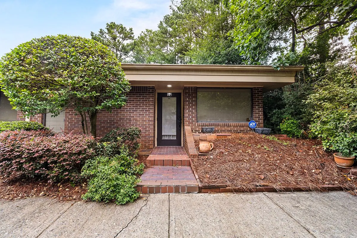 3 bed, 2.0 bath, 1000 sqft, $1,695 — Photo 1
