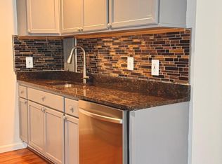 160 Talbott St APT 103, Rockville, MD 20852