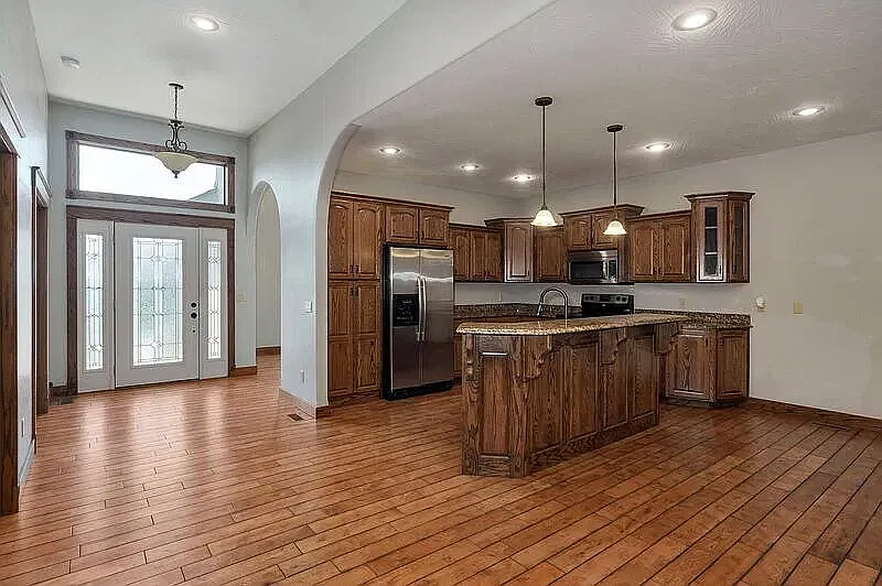 2 bed, 2045 sqft, $2,700 — Photo 3