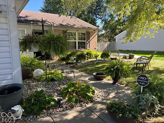 3rd image of 542 Woodfield Cir