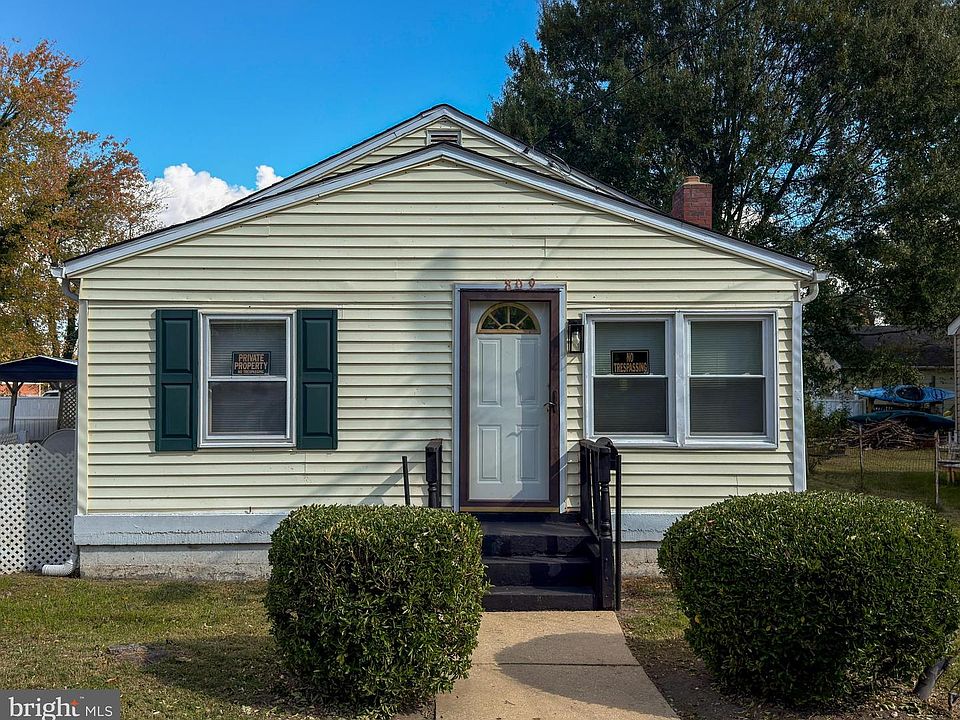 1st image of 809 Truman St