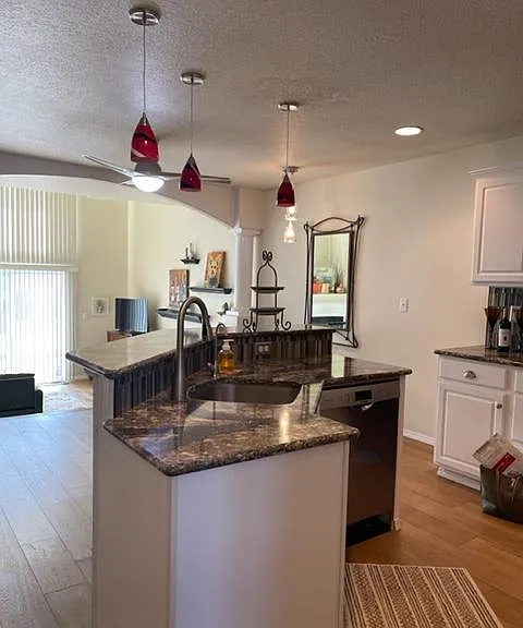 286 Crystal Springs Ln N — Photo 5
