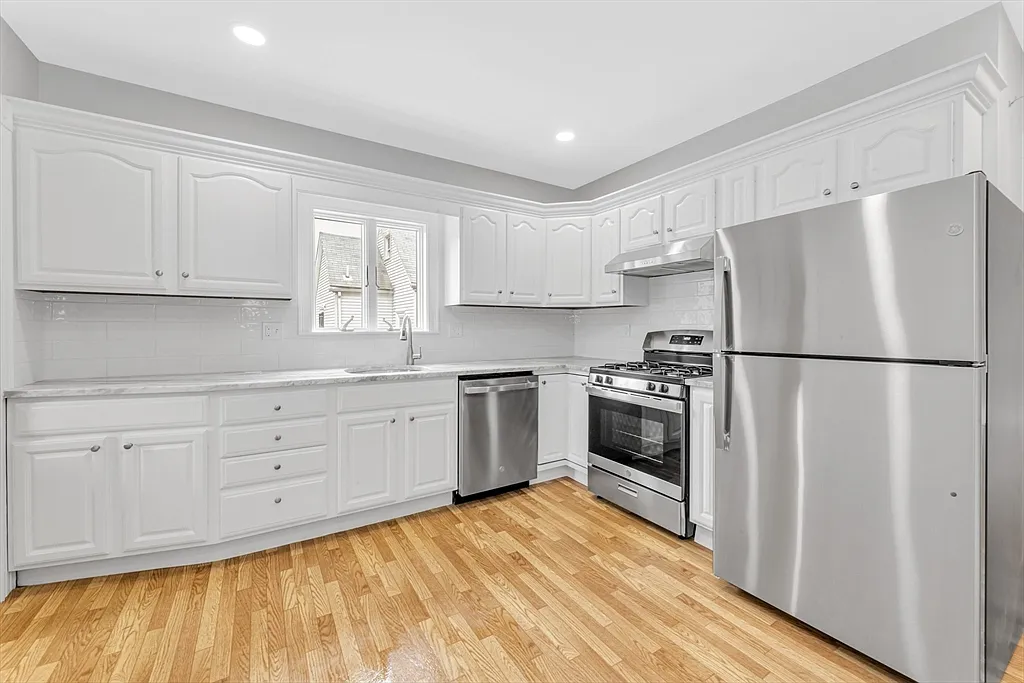 2 bed, 1.0 bath, 1119 sqft, $2,900 — Photo 1
