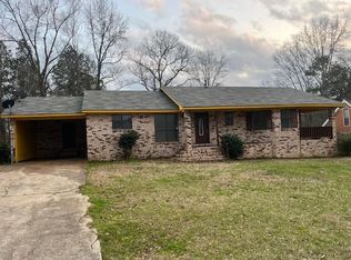 1002 Pershing St, McComb, MS 39648