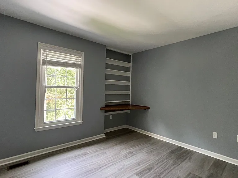 31 Ballantrae Ct — Photo 16