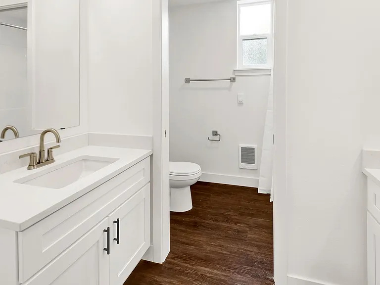 619 E Myrtle St — Photo 28
