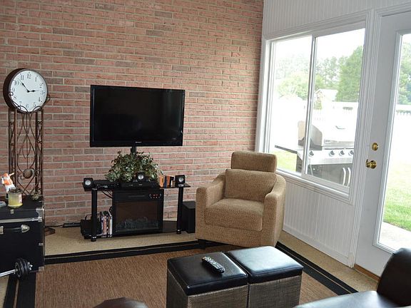 5th image of 1108 Creekside Village Way