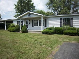 404 W 11th St, Johnston City, IL 62951