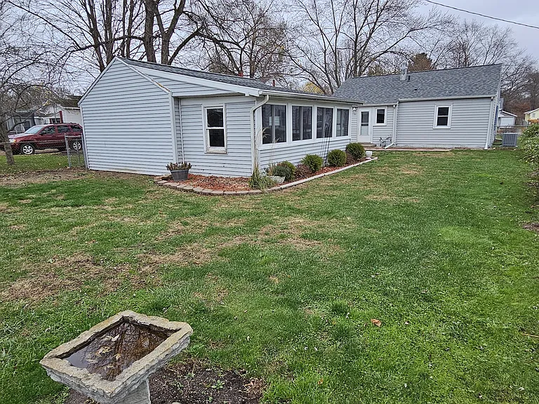 111 Broadway Blvd — Photo 2