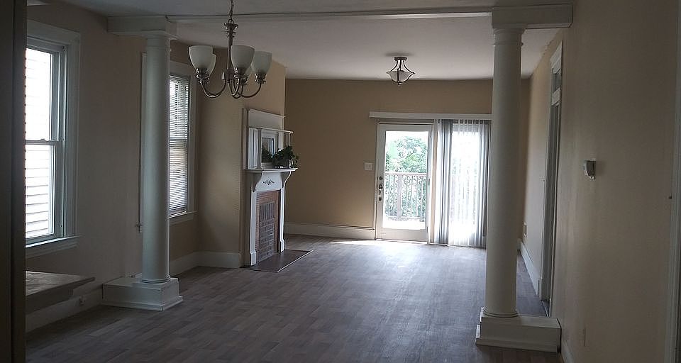 APT 2 LIVING ROOM