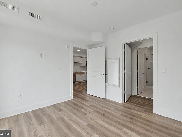 701 N Henry St #401 — Photo 32