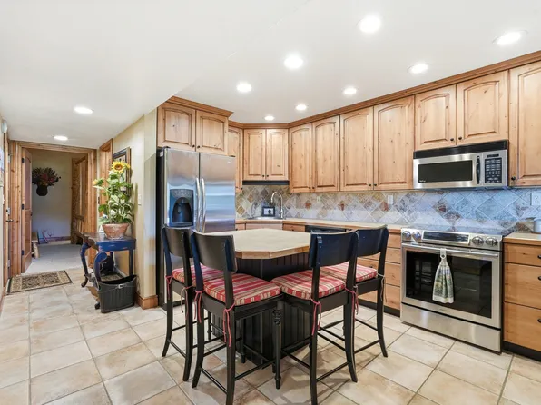 2176 S Bear Lake Blvd #313, Garden City, UT 84028