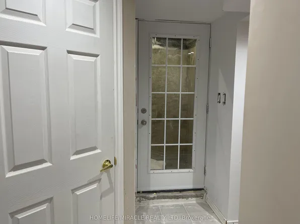 4 Major William Sharpe Dr, Brampton, ON L6X 3E7