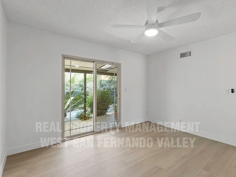 12920 Aetna St — Photo 21