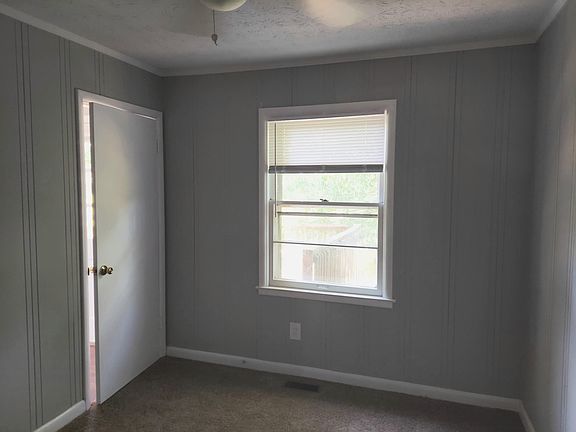 5th image of 327 E Lowry Ln