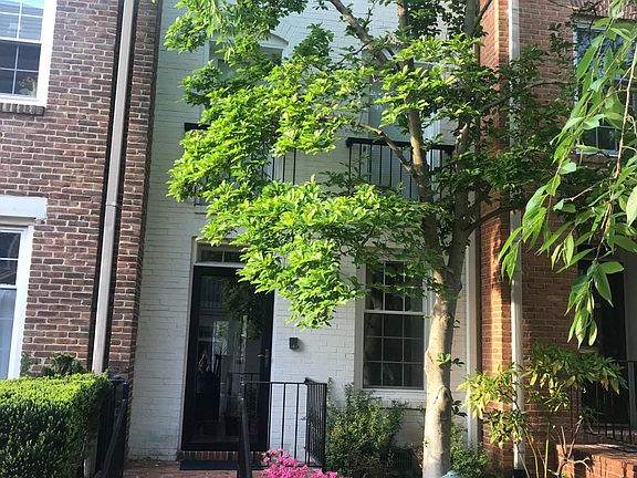 3rd image of 1140 N Pitt St