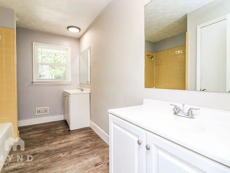 3179 Robin Hood Ln — Photo 17