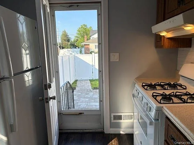 266 Central Park Rd — Photo 9