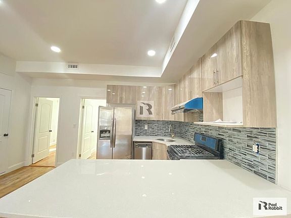 3rd image of 583 Evergreen Ave #1D