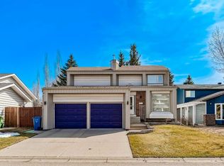 28 W Deercross Way SE, Calgary, AB T2J 6E3