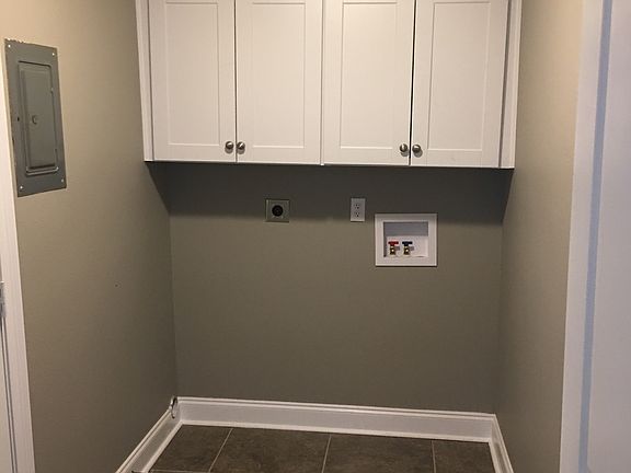 5th image of 205 Sweetgum St