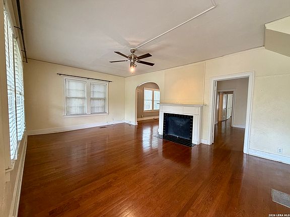 3rd image of 311 E Rosewood