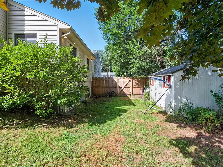 18 Maplewood Dr — Photo 41