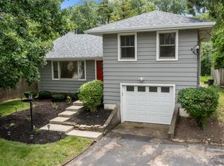 715 E Main St, Barrington, IL 60010