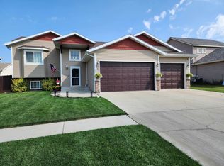 23 Harmony Blvd, Surrey, ND 58785