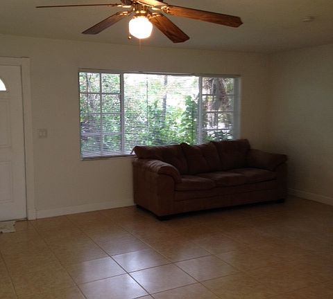 4th image of 6100 SW 37th Ct