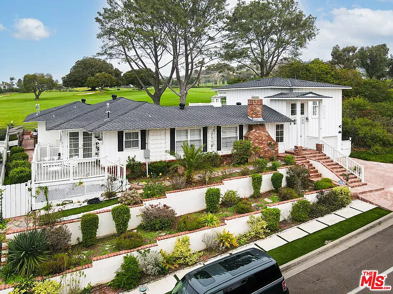 1110 W Muirlands Dr — Photo 1