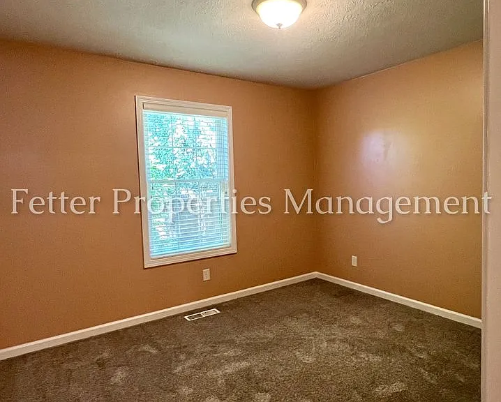 4595 Miranda Dr — Photo 18