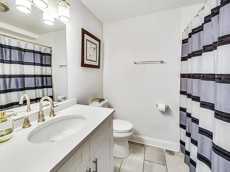 5701 N Sheridan Rd #4A — Photo 15