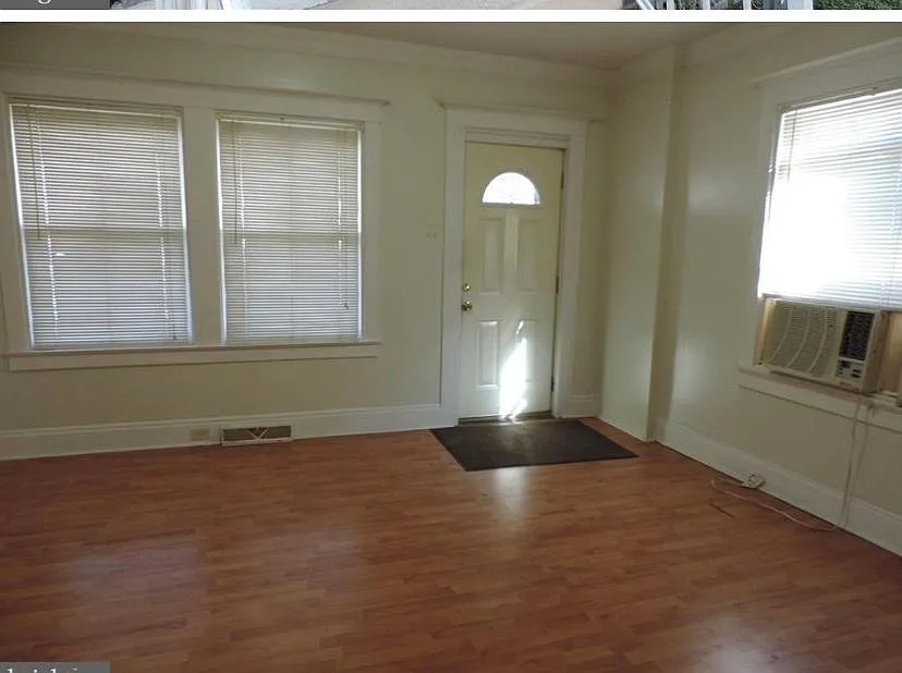 1232 W King St — Photo 2