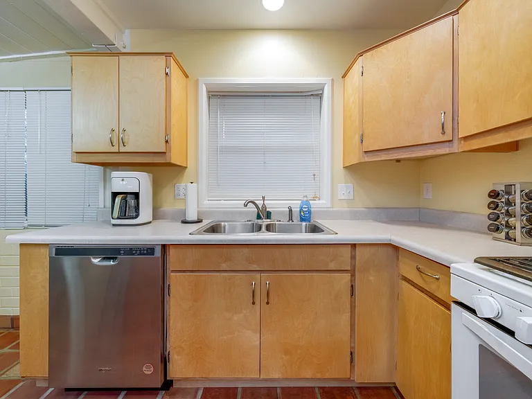 1716 E Seneca St — Photo 6
