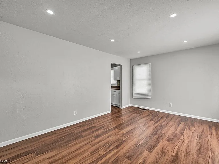 12508 Sobieski Ave — Photo 16