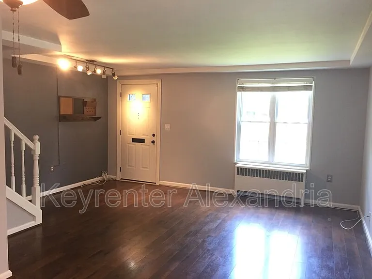 1610 Kenwood Ave — Photo 5