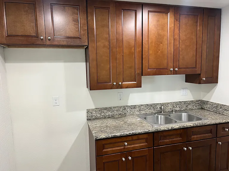 1000 W Macarthur Blvd #67 — Photo 11