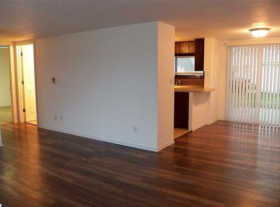 4th image of 1101 Willard Ave