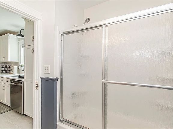 5th image of 37 Rockland St Floor 1