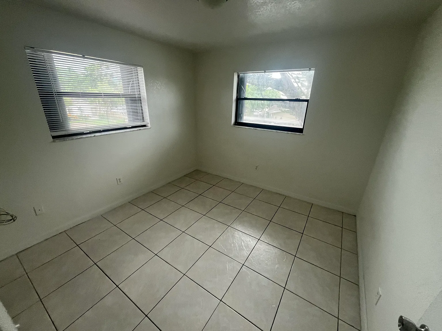 2 bed, 1.0 bath, 2592 sqft, $1,750 — Photo 3
