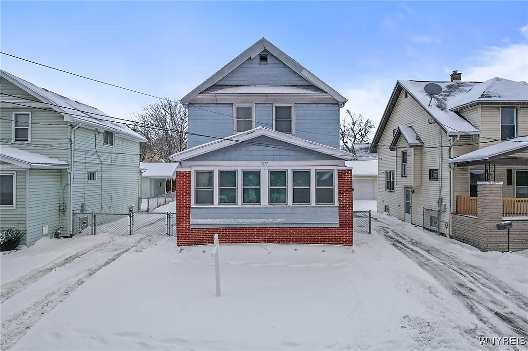 1077 Tifft St photo 1