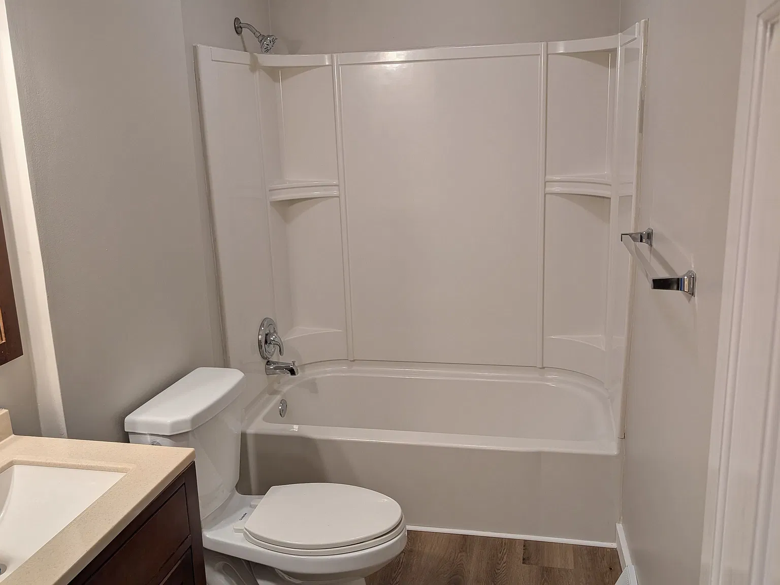 Freshly renovated 2 bed / 1 bath duplex — Photo 4