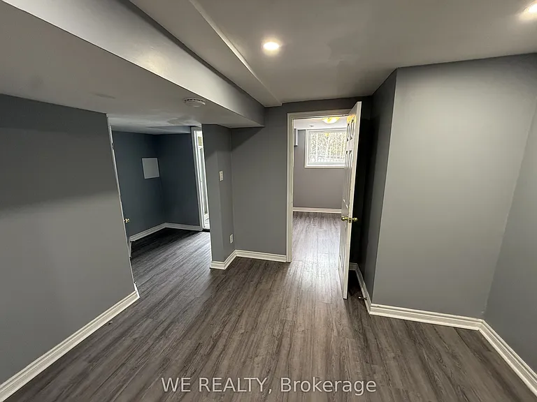 501 Lancelot Cres #LOWER — Photo 9