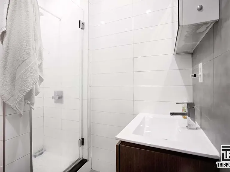 160 E 107th St #3D — Photo 6
