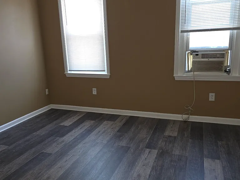 11 Victor Ave — Photo 10
